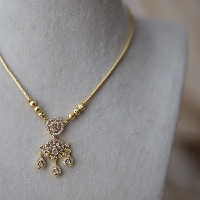 Heritage gold plated white stone necklace H688