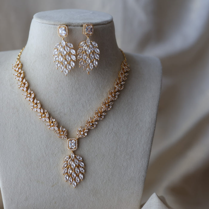 Heritage gold plated white stone short necklace with earrings HW5382