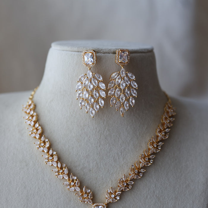 Heritage gold plated white stone short necklace with earrings HW5382