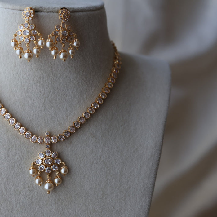 Heritage gold plated white stone short necklace with earrings HW8996