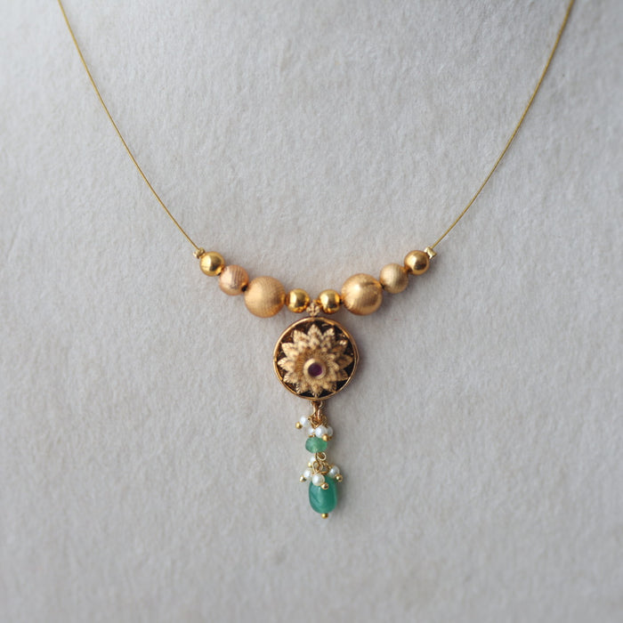 Antique green bead invisible short necklace IN2019