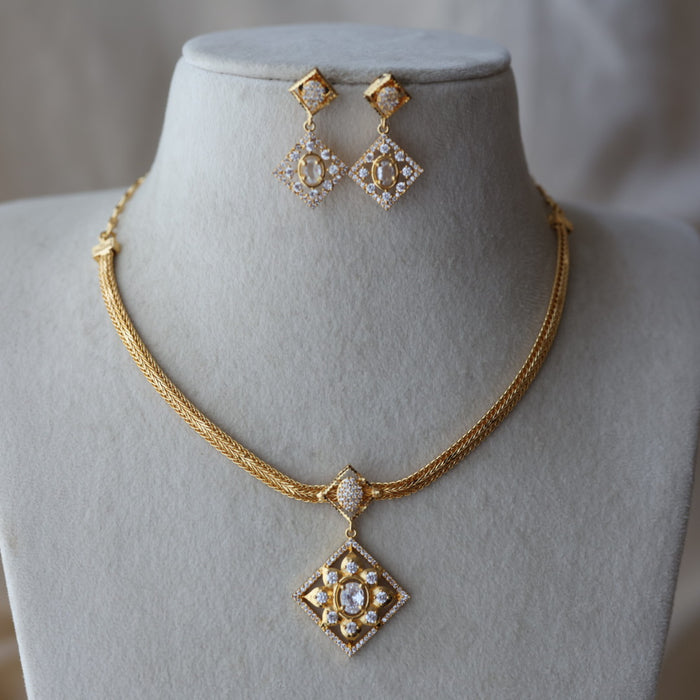 Heritage gold plated white stone short necklace with earrings HW1393