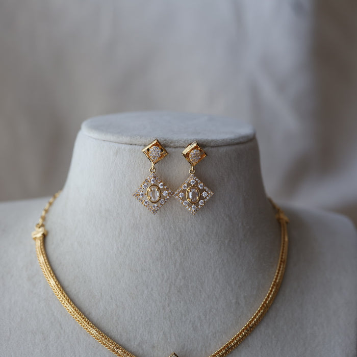 Heritage gold plated white stone short necklace with earrings HW1393