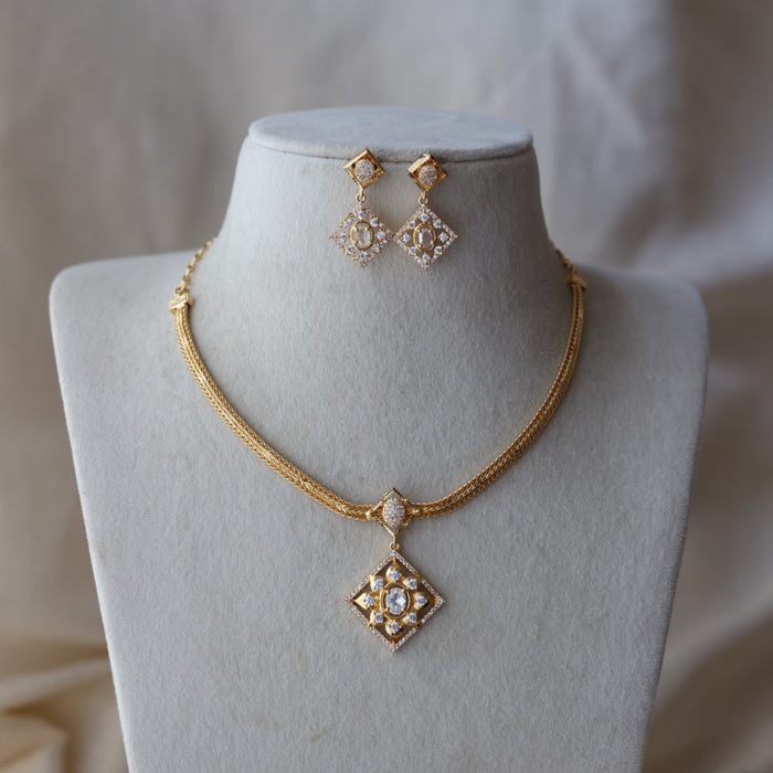 Heritage gold plated white stone short necklace with earrings HW1393