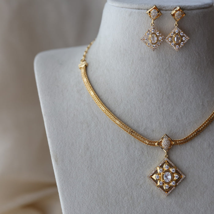 Heritage gold plated white stone short necklace with earrings HW1393