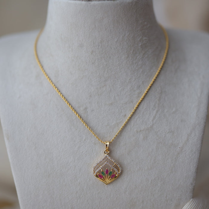 Heritage gold plated pendant with chain HC0089