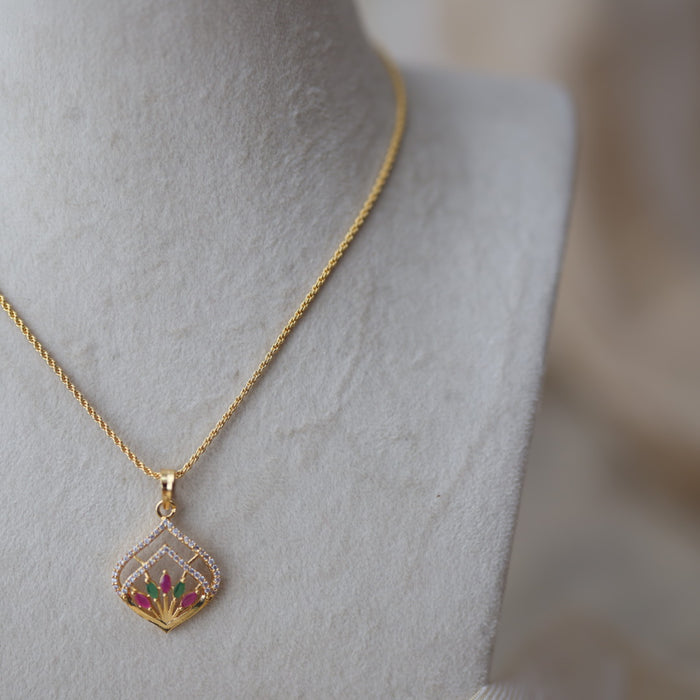 Heritage gold plated pendant with chain HC0089