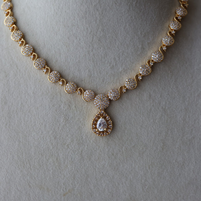 Heritage gold plated white stone short necklace HW8996