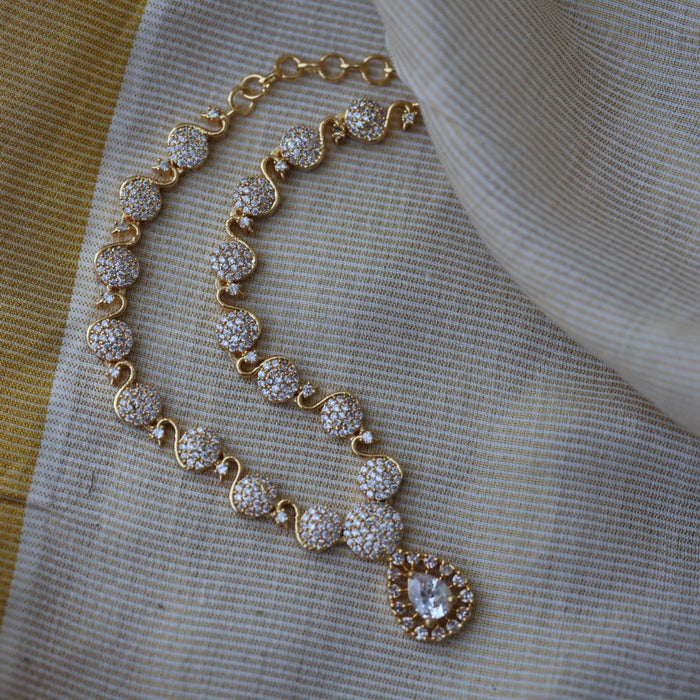 Heritage gold plated white stone short necklace HW8996