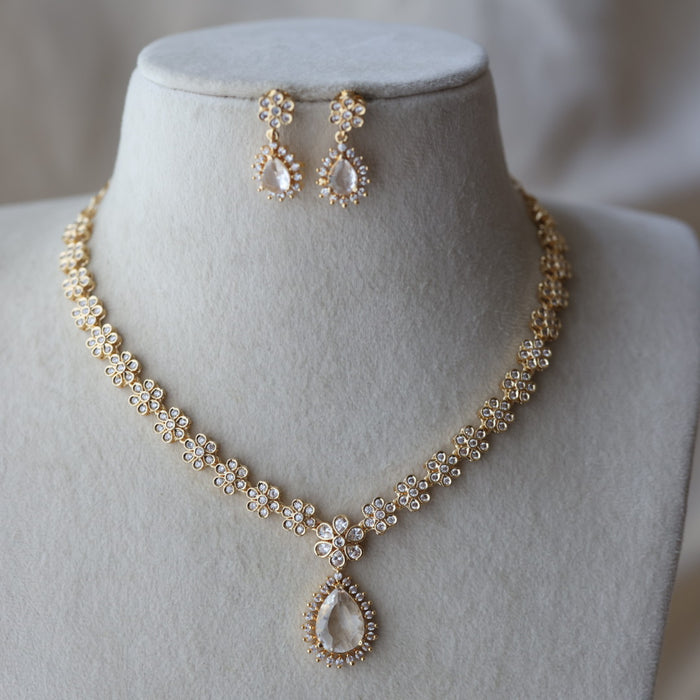 Heritage gold plated white stone short necklace with earrings HW2333