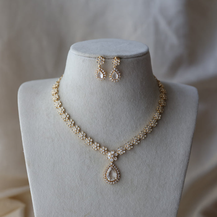 Heritage gold plated white stone short necklace with earrings HW2333