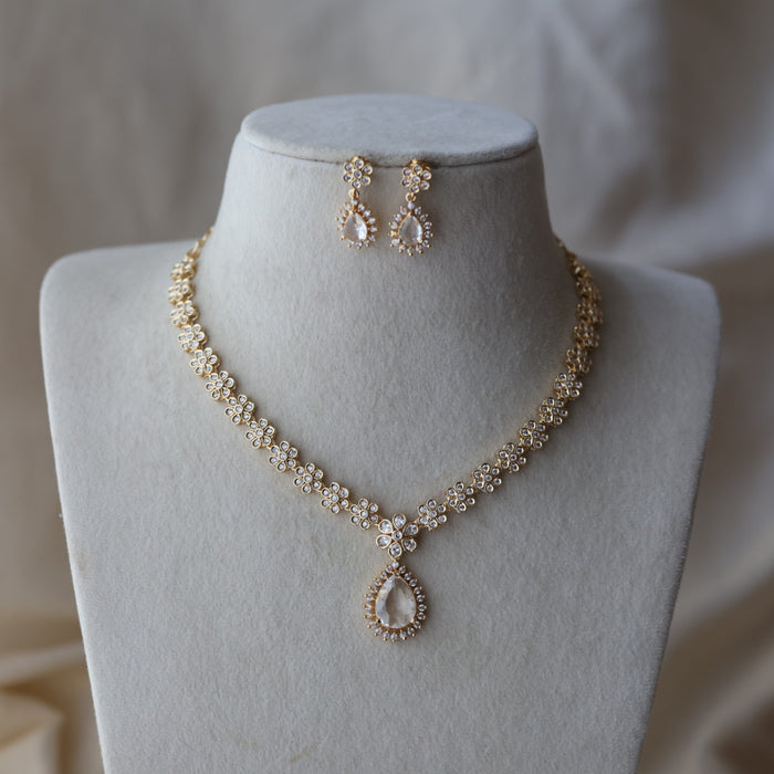 Heritage gold plated white stone short necklace with earrings HW2333