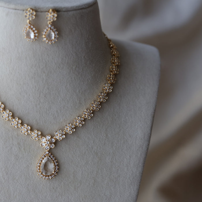 Heritage gold plated white stone short necklace with earrings HW2333