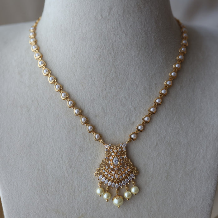 Heritage gold plated pearl short necklace H452
