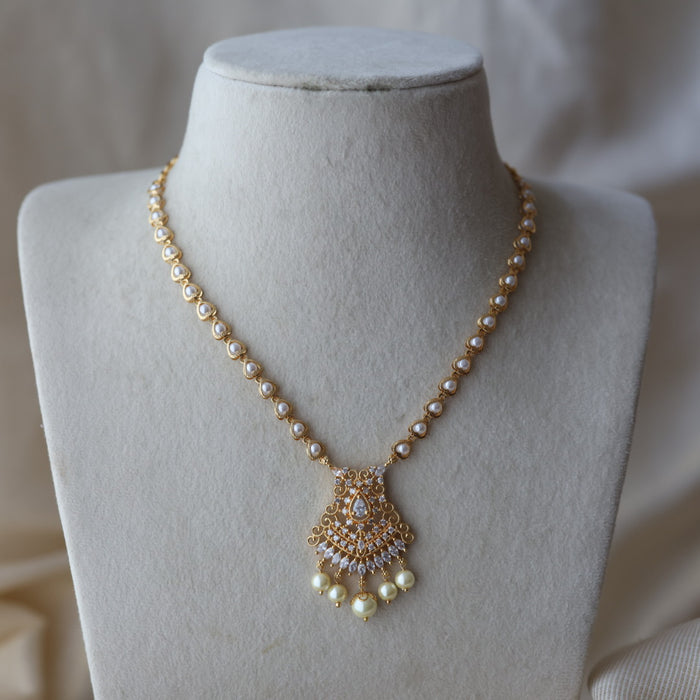 Heritage gold plated pearl short necklace H452