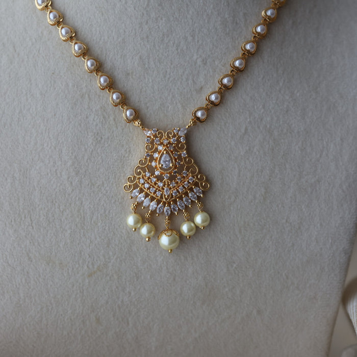 Heritage gold plated pearl short necklace H452