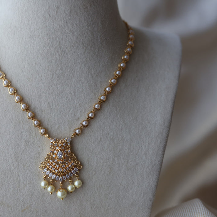 Heritage gold plated pearl short necklace H452