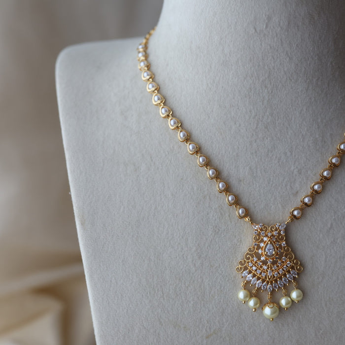Heritage gold plated pearl short necklace H452