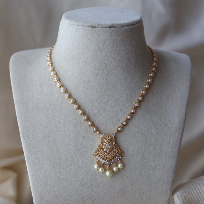 Heritage gold plated pearl short necklace H452