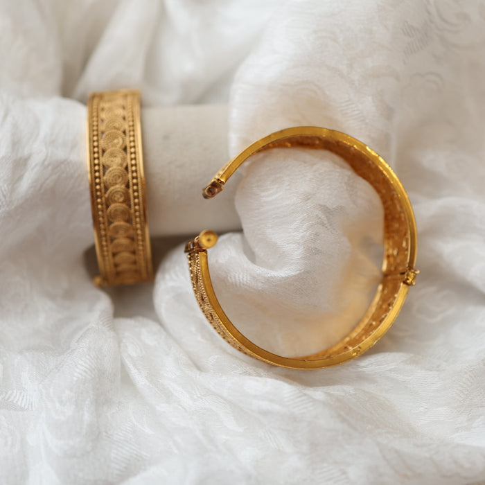Antique bangle - open type- one size  5667