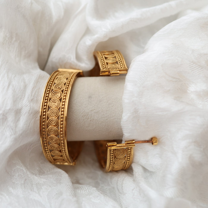 Antique bangle - open type- one size  5667