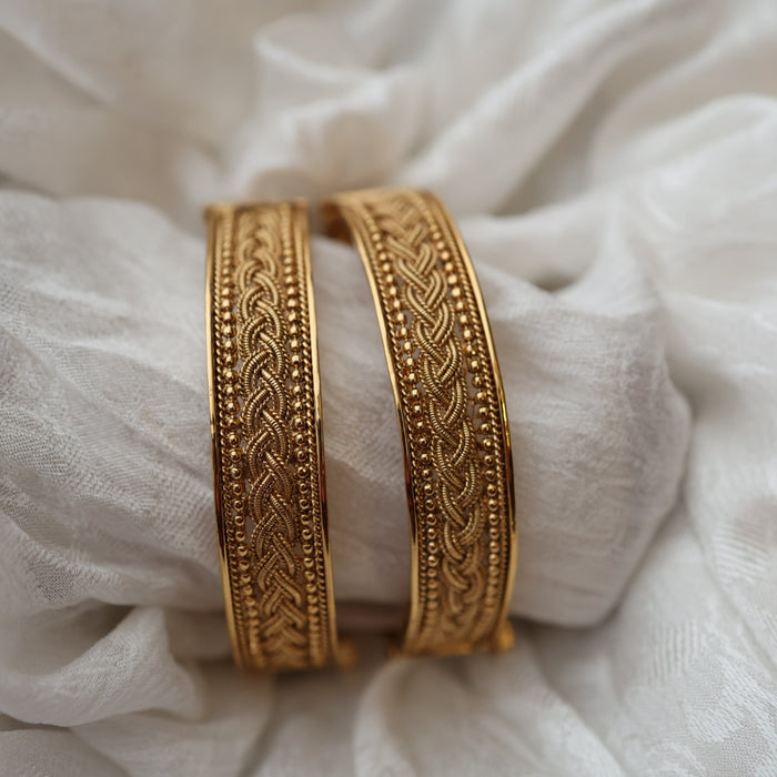 Antique bangle - open type- one size  5669