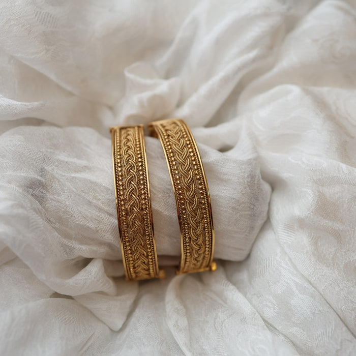 Antique bangle - open type- one size  5669