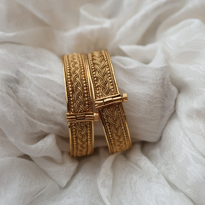 Antique bangle - open type- one size  5669