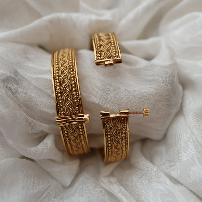 Antique bangle - open type- one size  5669