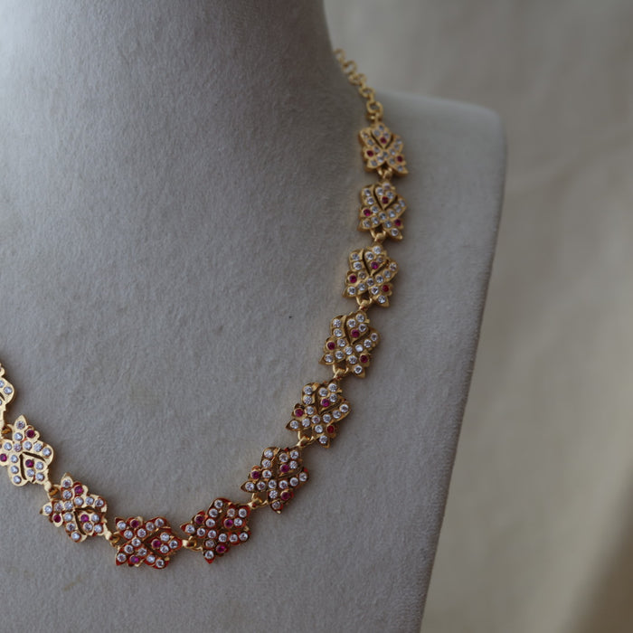Heritage gold plated ruby white stone short necklace H83894
