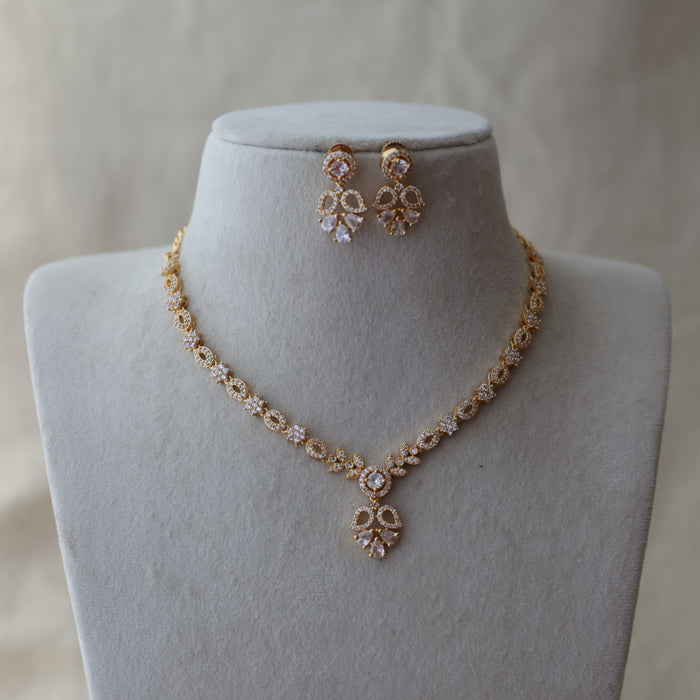 Heritage gold plated white stone short necklace with earrings H4893