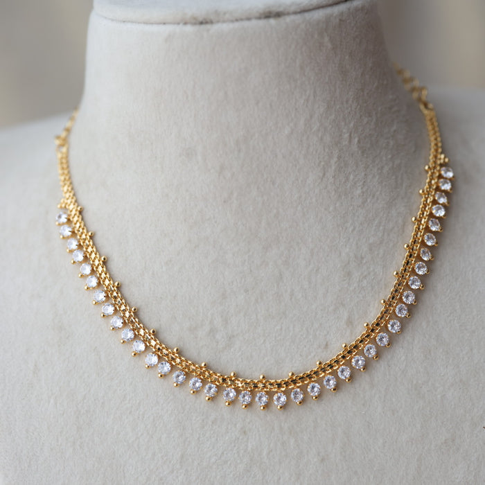 Heritage gold plated white stone short necklace H7899