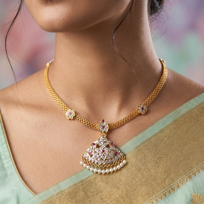 Heritage gold plated ruby white stone short necklace H112