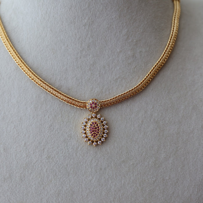 Heritage gold plated ruby white stone short necklace H334