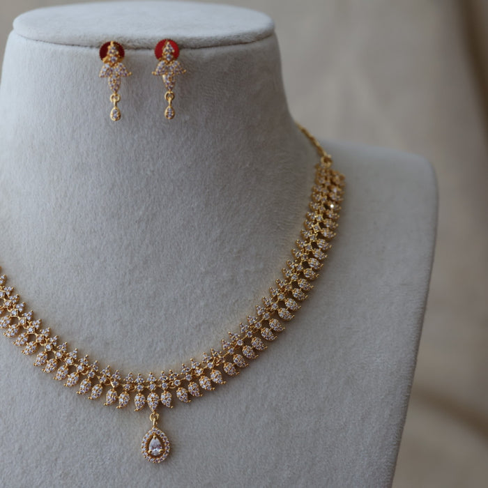 Heritage gold plated white stone short necklace with earrings H1923