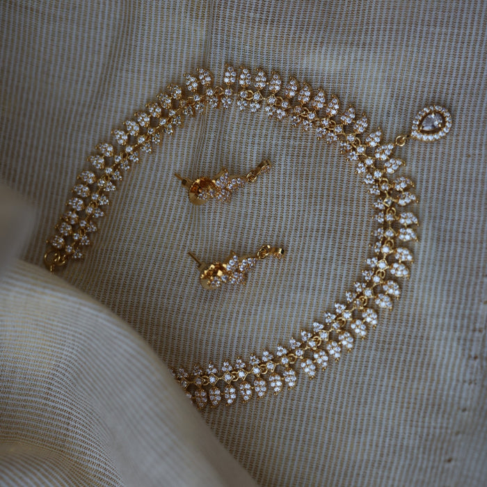 Heritage gold plated white stone short necklace with earrings H1923