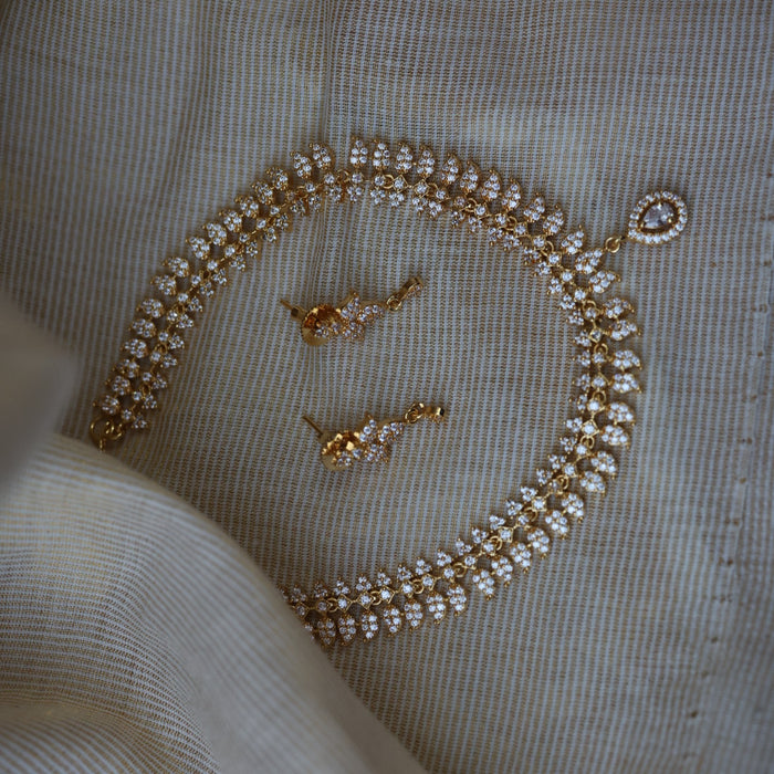 Heritage gold plated white stone short necklace with earrings H1923