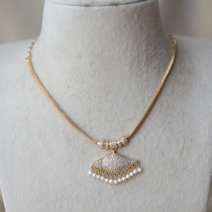 Heritage gold plated white stone short necklace H0982
