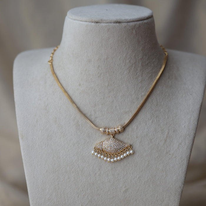 Heritage gold plated white stone short necklace H0982