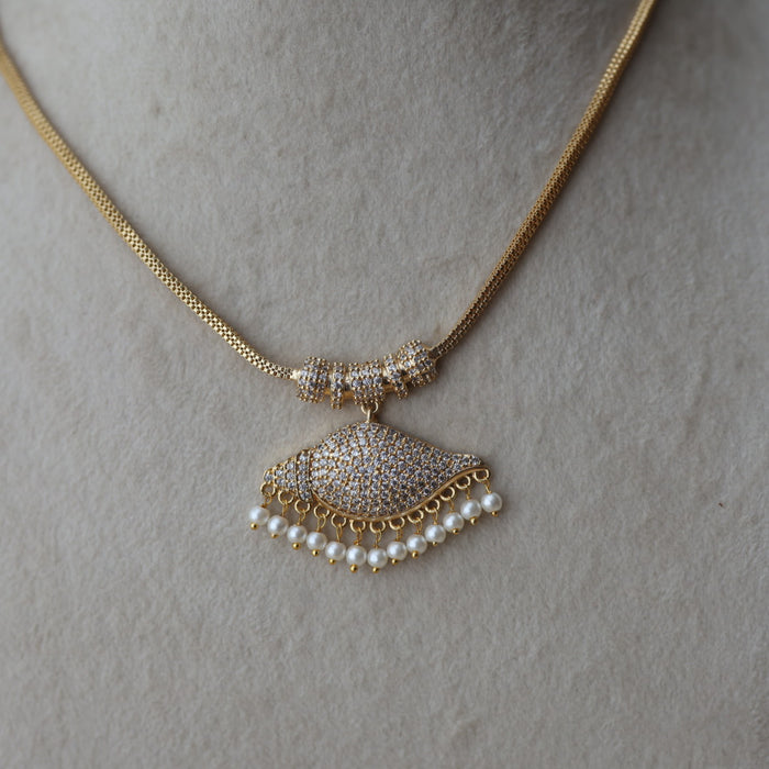 Heritage gold plated white stone short necklace H0982