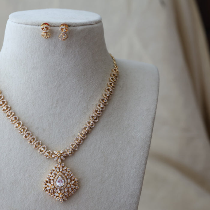 Heritage gold plated white stone short necklace with earrings H27827