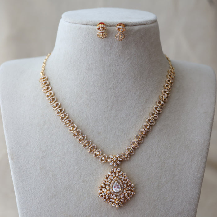 Heritage gold plated white stone short necklace with earrings H27827