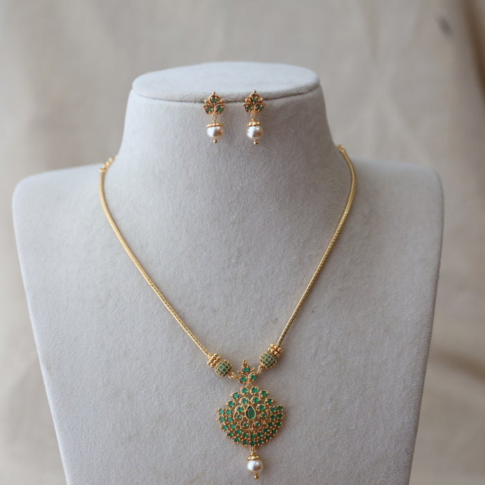 Heritage gold plated green stone short necklace with earrings H6823