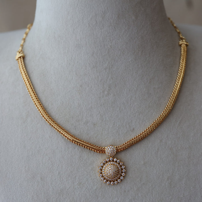 Heritage gold plated white stone short necklace H844