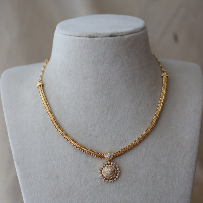 Heritage gold plated white stone short necklace H844