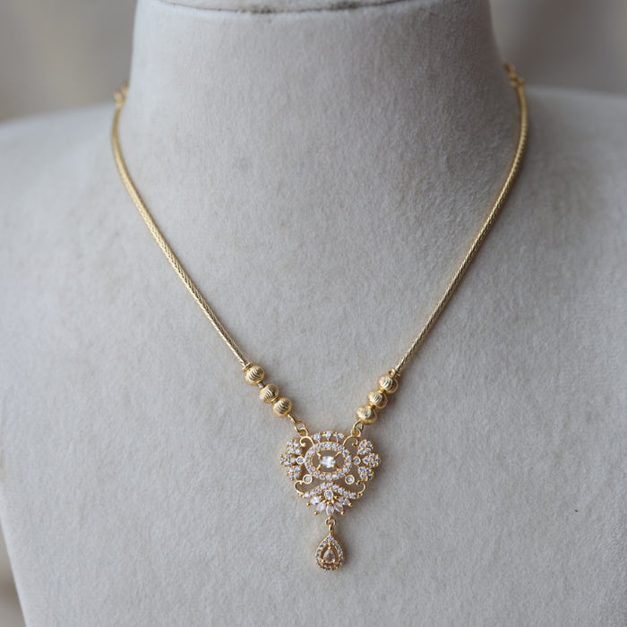 Heritage gold plated ruby white stone short necklace H133