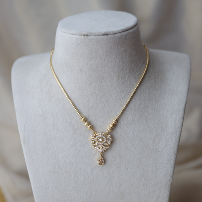 Heritage gold plated ruby white stone short necklace H133