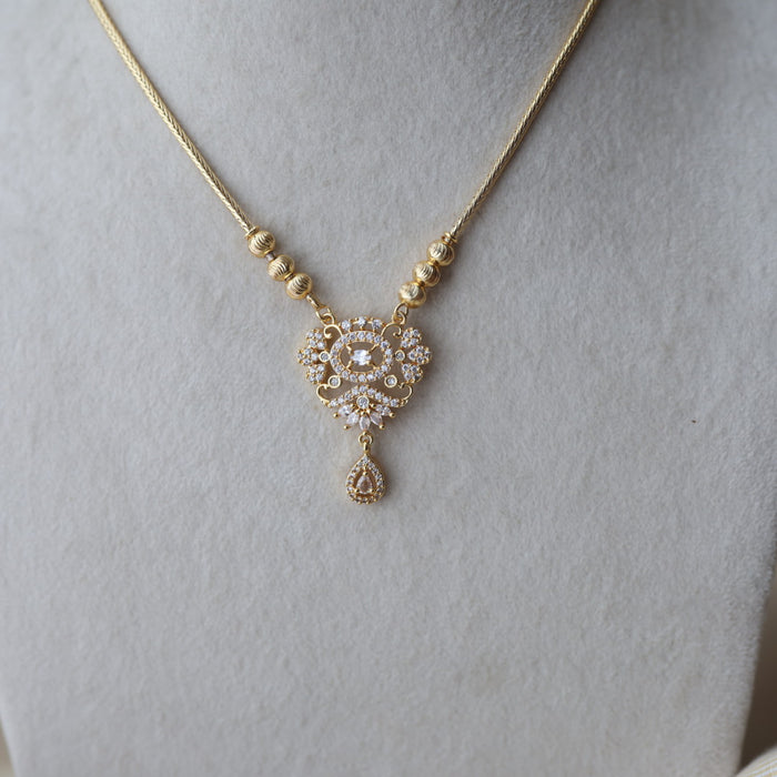 Heritage gold plated ruby white stone short necklace H133