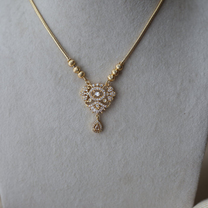 Heritage gold plated ruby white stone short necklace H133