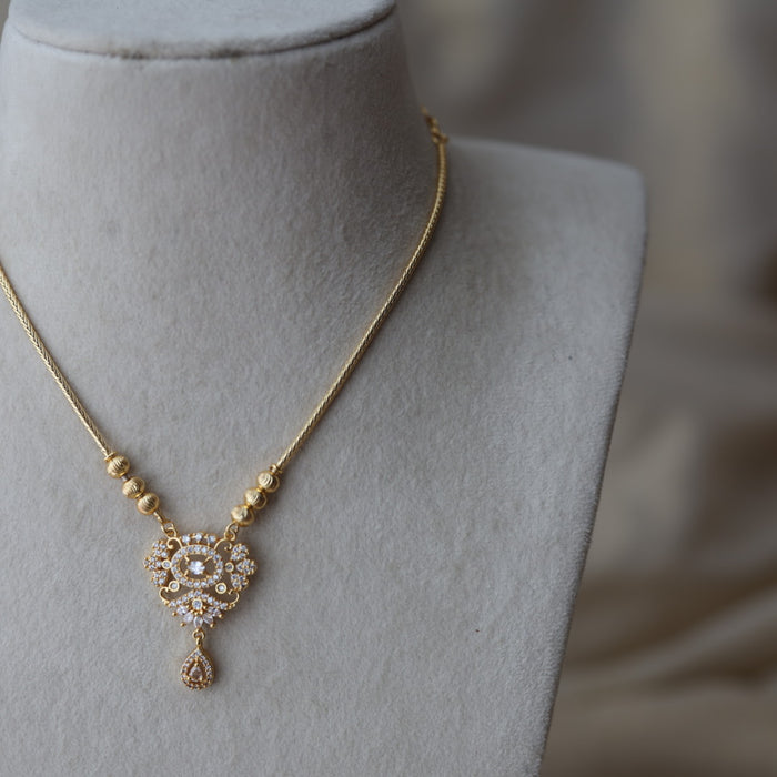 Heritage gold plated ruby white stone short necklace H133